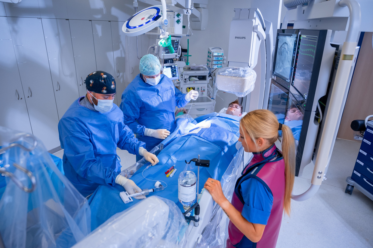 Das kardiologische Team der Klinik Husum am Linksherzkatheter-Messplatz